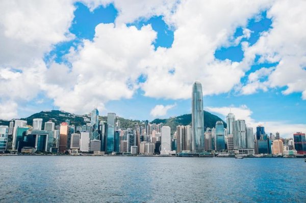 股票交易佣金怎么算 外资看港股：腾讯短线利空影响有限 看多黄金及内银板块